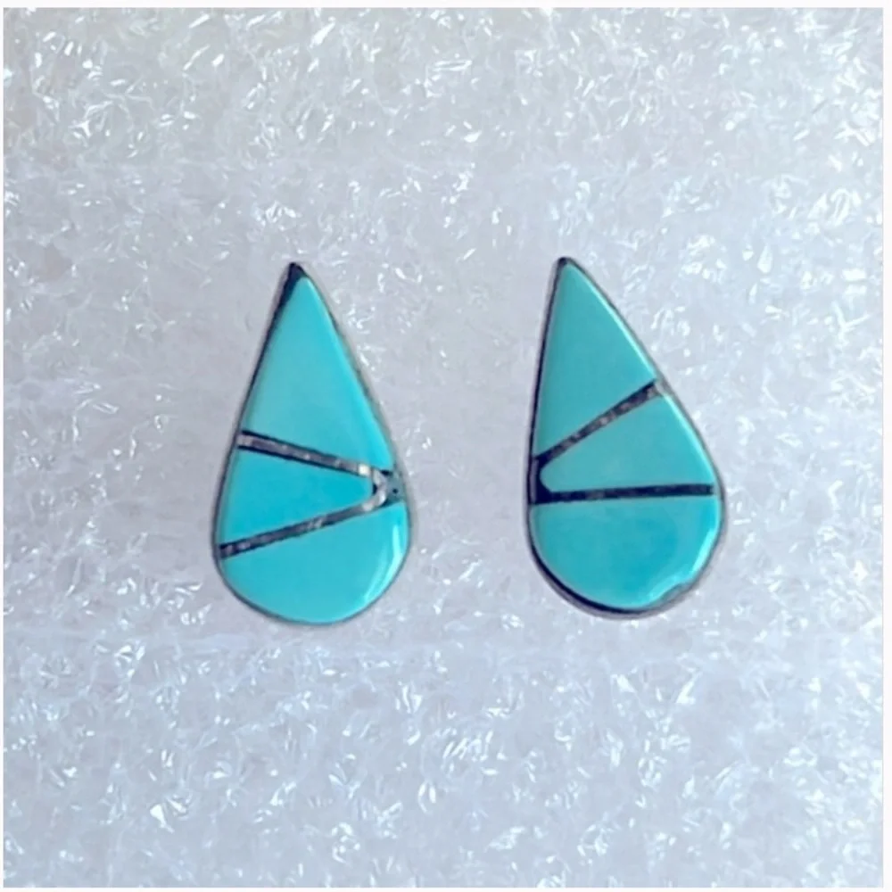 925 Sterling Silver in Tear Drop Shape Turquoise Earrings